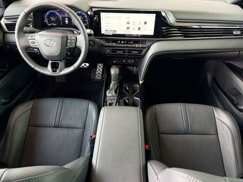 Used 2025 Toyota Camry XSE image 13