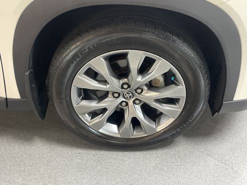 Used 2024 Toyota Grand Highlander Limited image 14