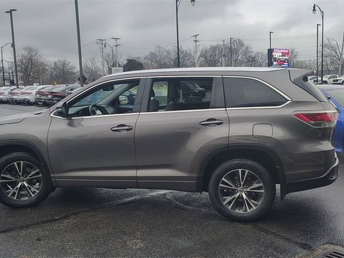 Used 2016 Toyota Highlander XLE image 5