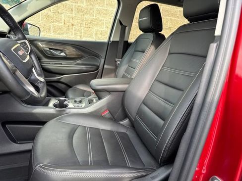 Used 2024 GMC Terrain Denali w/ Denali Premium Package AWD/4WD image 16
