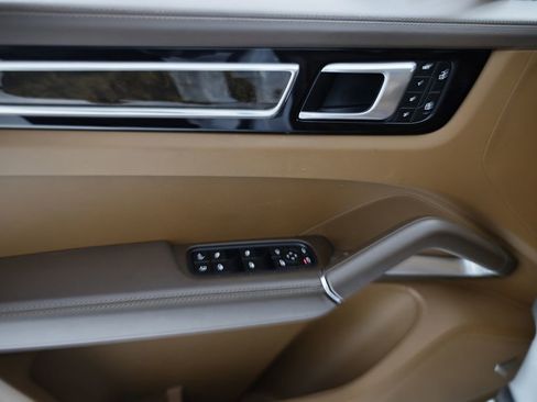 Certified 2023 Porsche Cayenne Turbo S AWD/4WD image 19