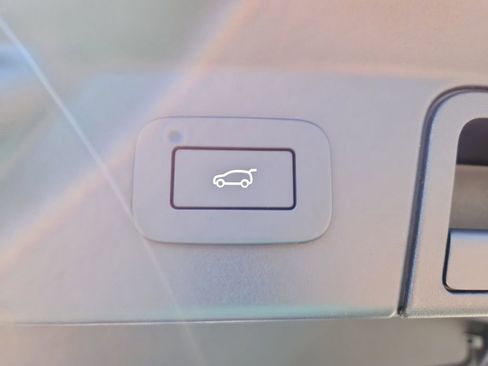 New 2026 Land Rover Range Rover Velar Dynamic SE image 14