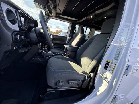 Used 2024 Jeep Wrangler Unlimited image 6