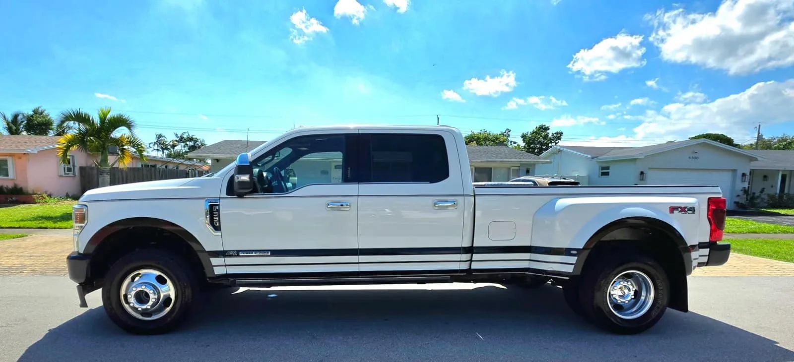 Used 2022 Ford F350 Platinum AWD/4WD image 11