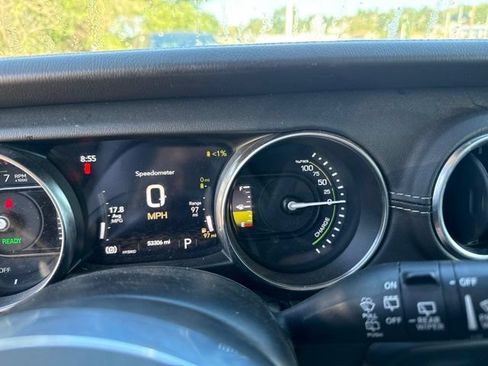 Used 2021 Jeep Wrangler Unlimited Sahara AWD/4WD image 14