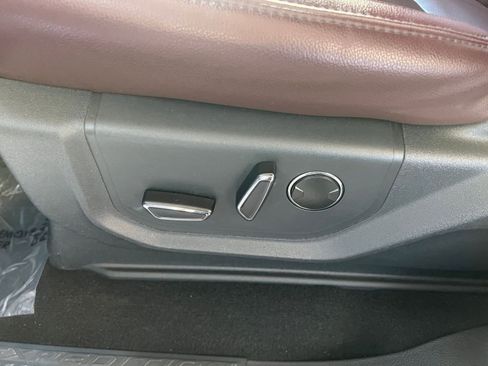 Used 2024 Ford Expedition Limited image 23