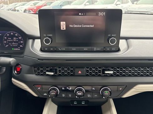 Used 2025 Honda Accord SE image 18