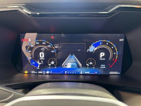 Used 2025 Chevrolet Colorado ZR2 w/ Technology Package AWD/4WD image 18