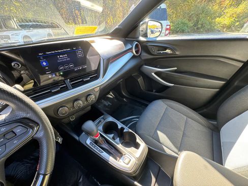 Used 2024 Chevrolet Trax RS w/ Driver Confidence Package image 26