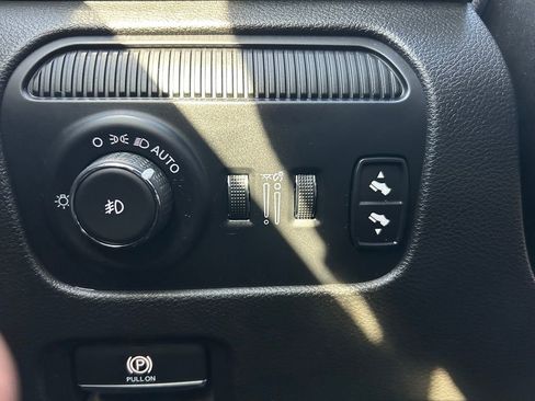 Used 2022 Jeep Wagoneer Series III w/ Premium Group I image 19