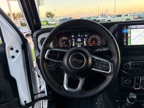 Used 2025 Jeep Wrangler Sahara image 19