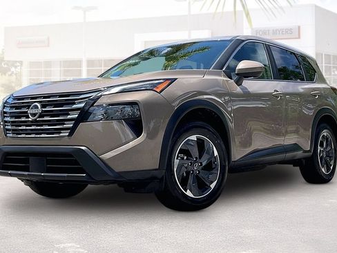 Used 2025 Nissan Rogue SV FWD image 28