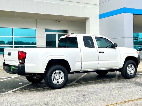 Used 2022 Toyota Tacoma SR image 4