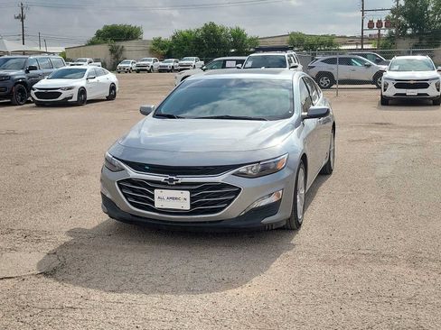 Used 2025 Chevrolet Malibu LT FWD image 4