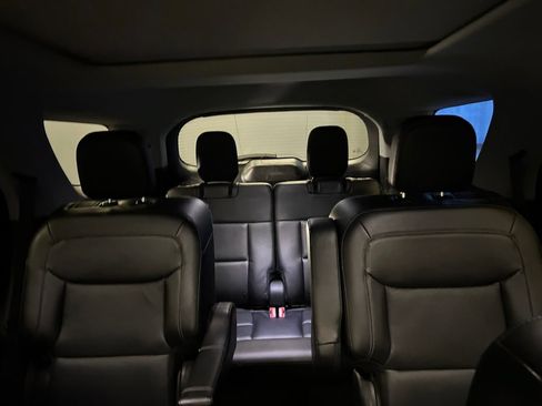 Used 2022 Ford Explorer Limited w/ Equipment Group 301A AWD/4WD image 23