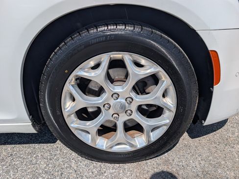 Used 2016 Chrysler 300 C Platinum w/ Safetytec Plus Group image 9