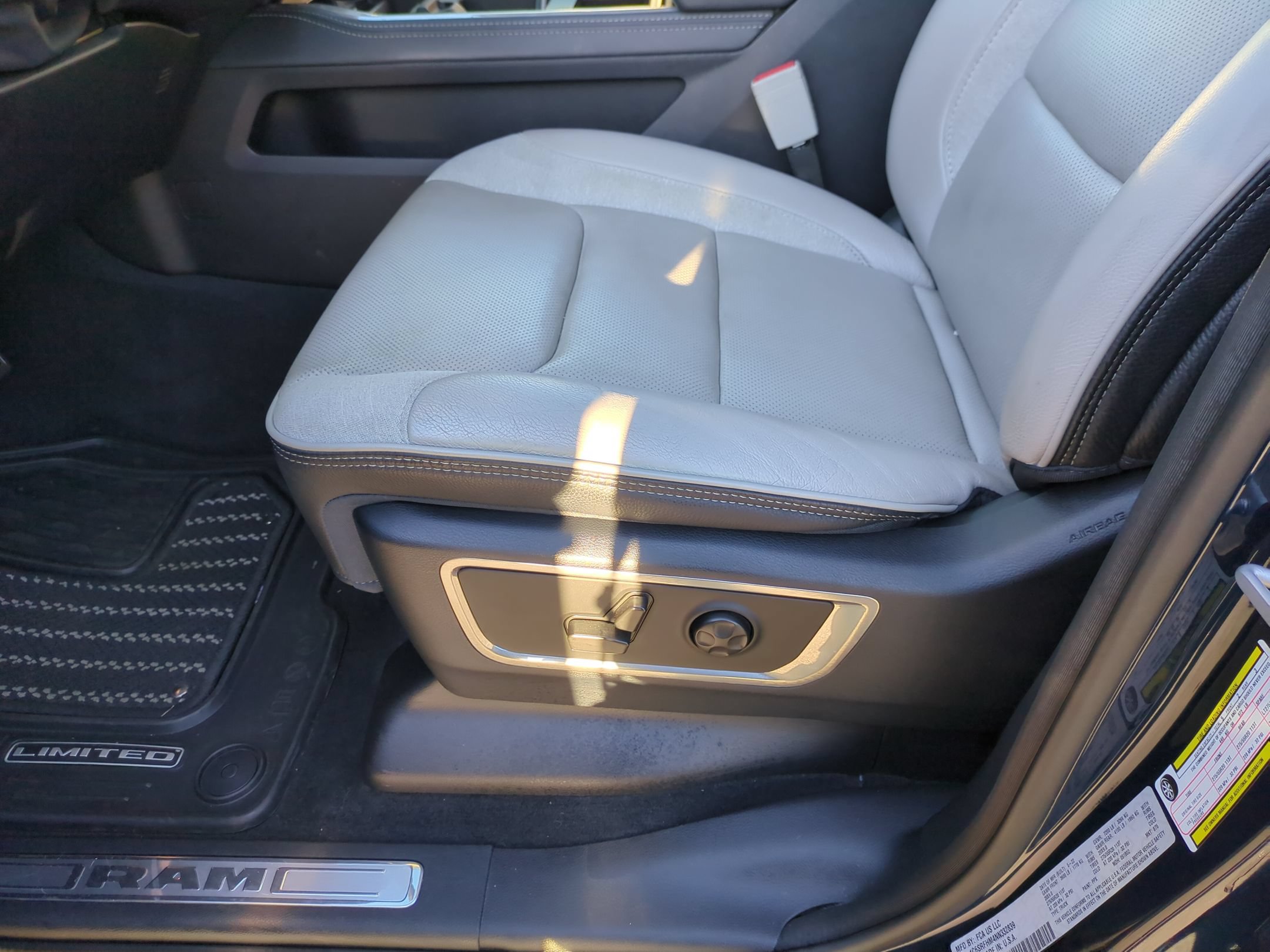 Used 2022 RAM 1500 Limited AWD/4WD image 16