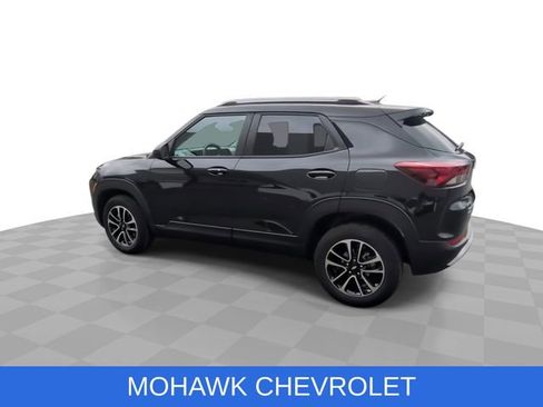 Used 2025 Chevrolet TrailBlazer LT AWD/4WD image 7