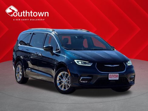 Used 2022 Chrysler Pacifica Touring-L AWD/4WD image 1