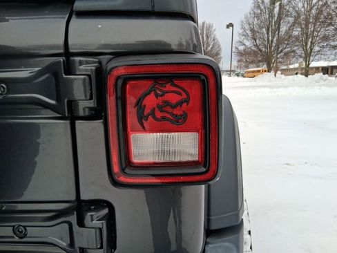 Used 2018 Jeep Wrangler Unlimited Sport image 7