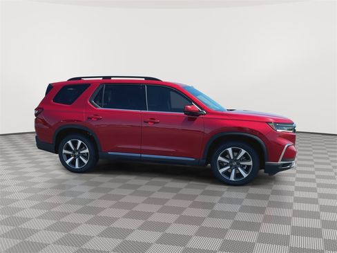 New 2025 Honda Pilot Touring image 9