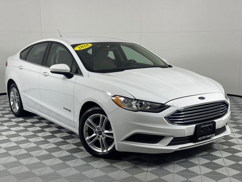 Used 2018 Ford Fusion S image 2