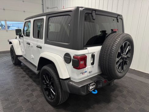 Used 2022 Jeep Wrangler Unlimited Sahara w/ Cold Weather Group image 6