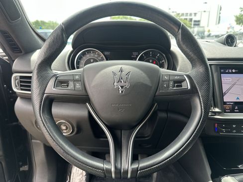 Used 2022 Maserati Levante GT image 11