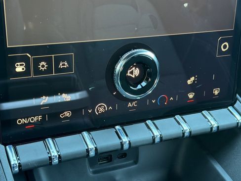 New 2026 GMC Terrain Elevation w/ Technology Package II AWD/4WD image 18