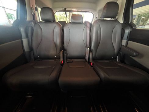 Used 2026 Kia Carnival FWD image 40