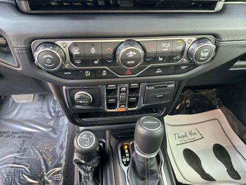 Used 2025 Jeep Gladiator Sport image 24