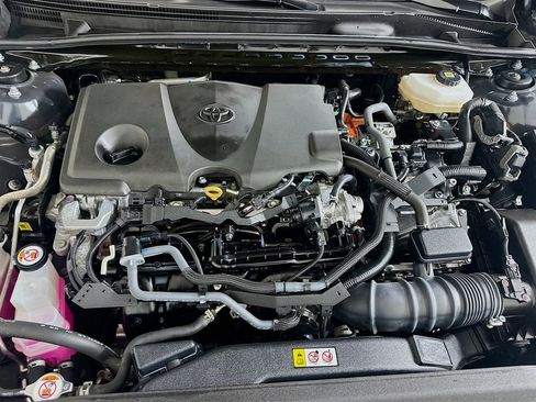 Used 2025 Toyota Camry SE image 30