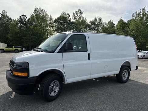 New 2026 Chevrolet Express 2500 w/ Driver Convenience Package RWD image 28