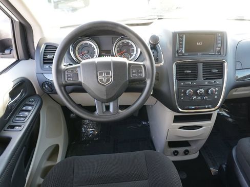 Used 2018 Dodge Grand Caravan SE w/ UConnect Hands-Free Group image 20