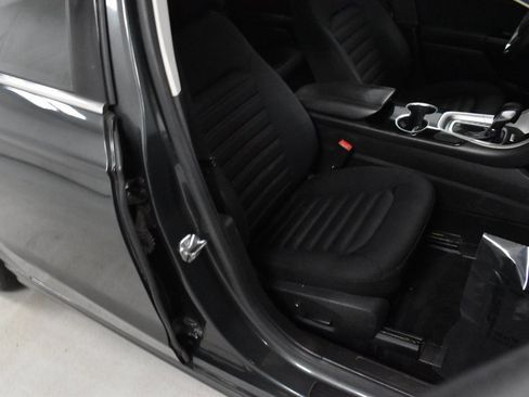 Used 2016 Ford Fusion SE image 15