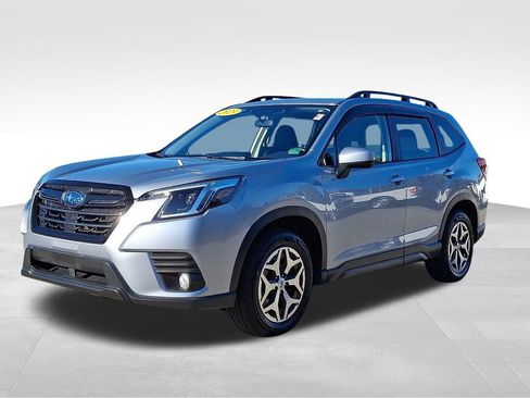 Used 2023 Subaru Forester Premium image 3