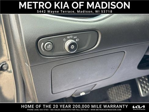 Used 2017 Chevrolet Malibu Premier w/ Driver Confidence Package FWD image 13