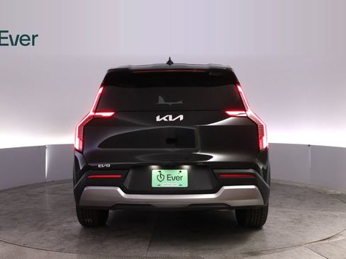 Used 2024 Kia EV9 Light Long Range RWD image 15