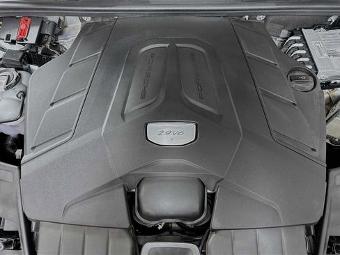 Certified 2023 Porsche Cayenne S Platinum w/ Premium Package Plus image 30