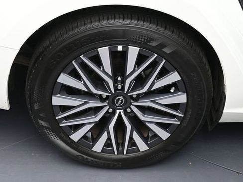 Used 2025 Nissan Altima 2.5 SV FWD image 5