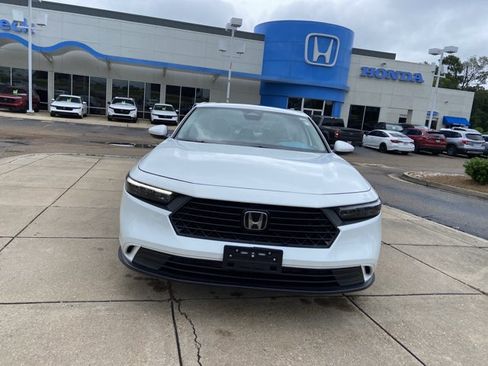 Used 2023 Honda Accord EX image 3