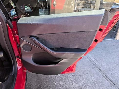 Used 2021 Tesla Model Y Long Range AWD/4WD image 26