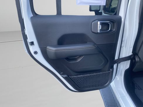 Used 2025 Jeep Wrangler Sahara image 10