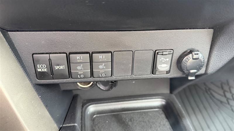 Used 2014 Toyota RAV4 Limited w/ Technology Package AWD/4WD image 30
