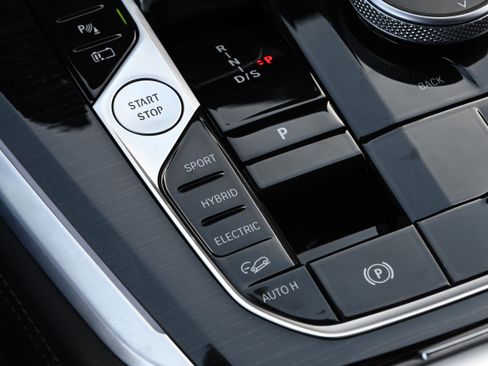 Certified 2025 BMW X5 xDrive50e w/ M Sport Package image 20