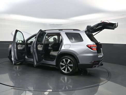 Used 2024 Honda Pilot Elite image 41