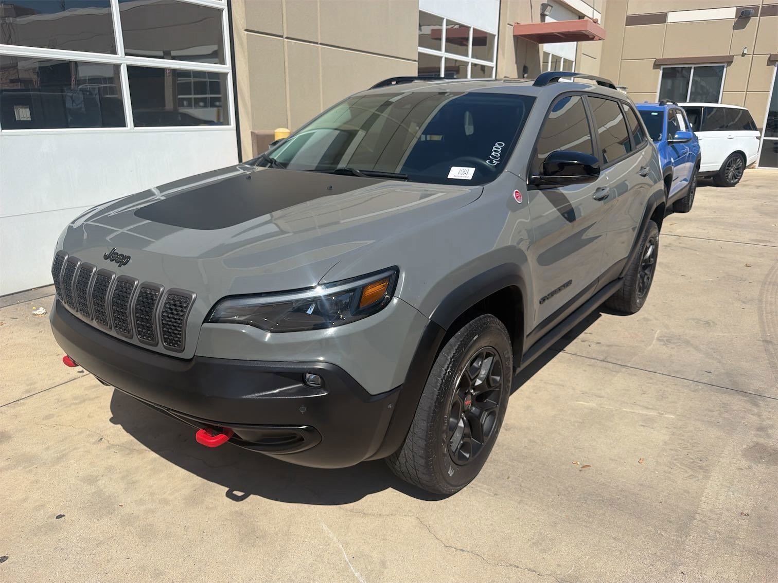 Used 2023 Jeep Cherokee Trailhawk w/ Sun & Sound Group AWD/4WD image 1