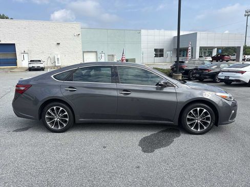 Used 2018 Toyota Avalon XLE Premium FWD image 5