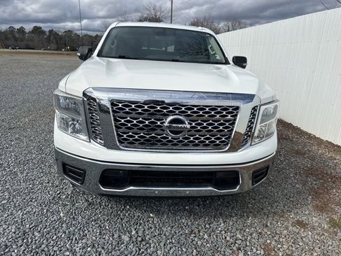 Used 2018 Nissan Titan SV w/ SV Convenience Package image 8