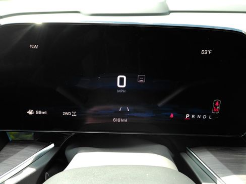 Used 2026 Chevrolet Suburban Z71 AWD/4WD image 29